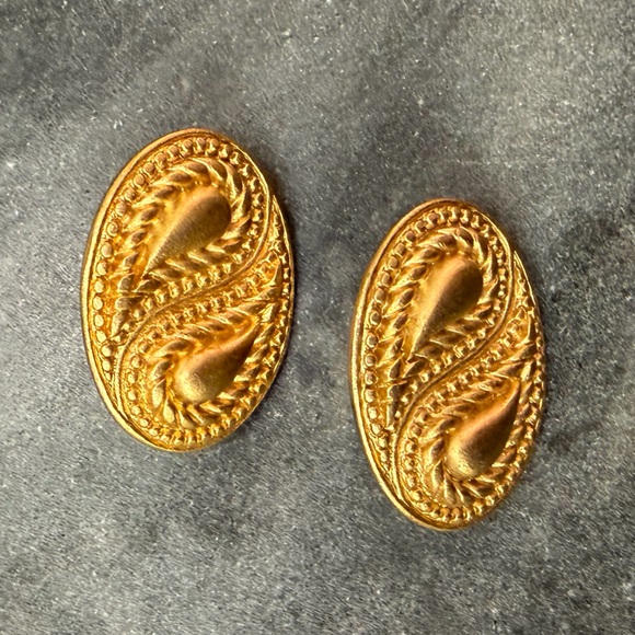 Monet Jewelry - Vintage Monet Brushed Gold Textured Paisley Earrings
